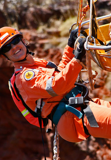 Venta de equipos para rescate: camillas tipo cuchara, camillas tipo canasta, arneses helicoportados, chalecos salvavidas, aros salvavidas, torpedos de rescate en Bogotá.